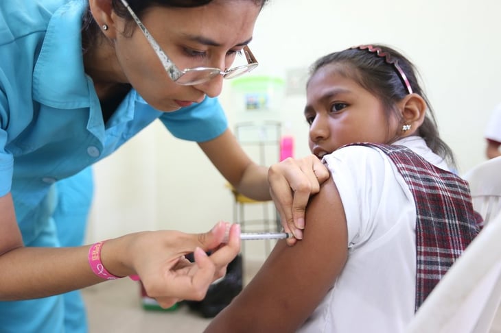 Padres de familia rompen tabú y aceptan vacuna VPH en sus hijas