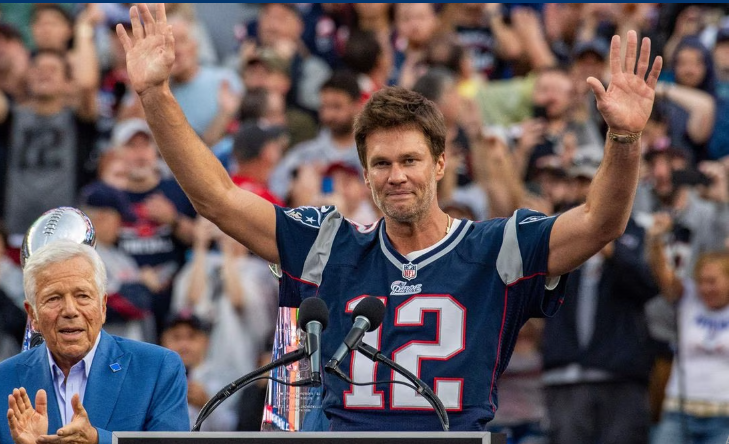 Homenajean a Tom Brady durante el partido entre los New England Patriots y los Philadelphia Eagles