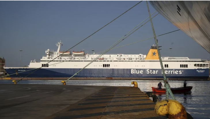 Renuncia ministro de Transporte de Grecia tras muerte de pasajero empujado de ferry