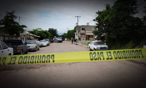 Hallan a dos hombres asesinados en Ahome y Culiacán: uno calcinado y otro ahogado en canal