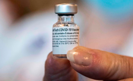 FDA da luz verde a las vacunas actualizadas de Pfizer y Moderna contra el Covid-19