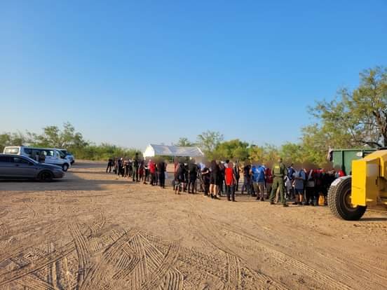 Arrestan a más de 500 migrantes en el sector Del Rio 