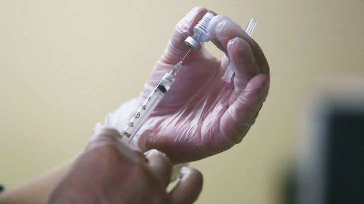 FDA aprueba vacunas COVID-19 actualizadas vs. Ómicron: ¿Quiénes pueden recibir una o más dosis?