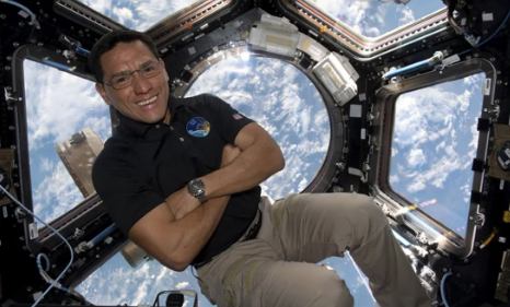 Astronauta de la NASA rompe récord de permanencia en el espacio