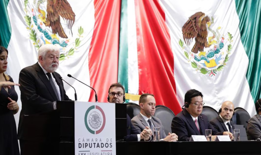 Maussan encabeza audiencia OVNI en Cámara de Diputados y afirma: 'si México lo acepta, podríamos viajar a otros universos'