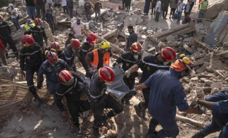 Equipos internacionales buscan muertos tras terremoto en Marruecos