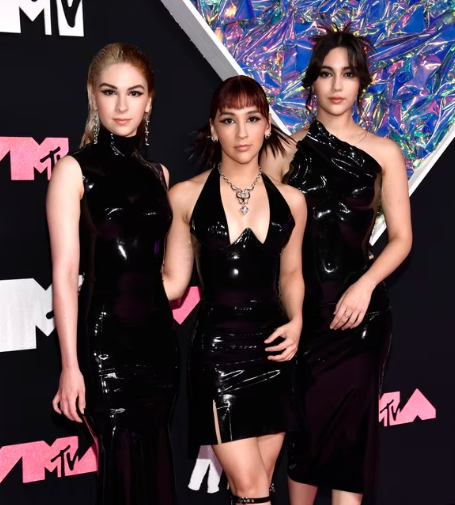 ¿Quiénes son The Warning? La banda de rock mexicana que tocó con Demi Lovato en MTV Video Music Awards 2023