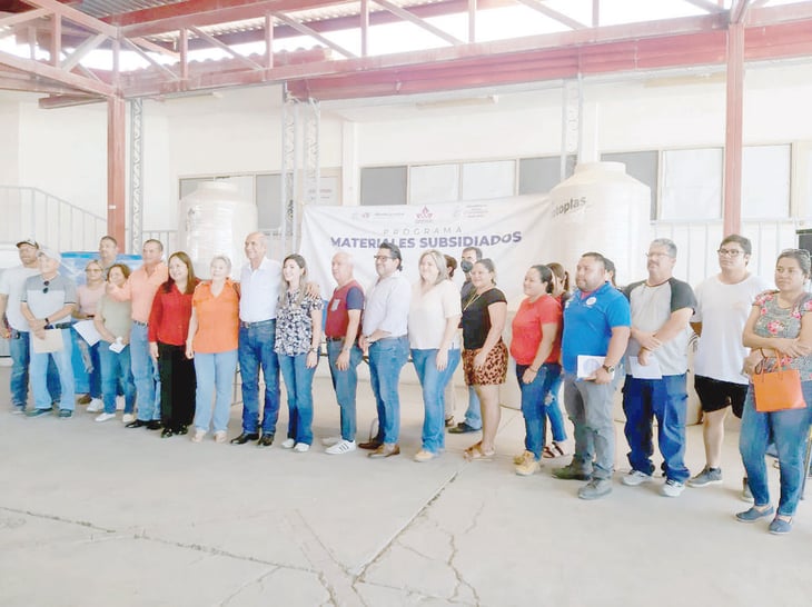 Municipio ha entregado 800 tinacos dentro del programa 'Materiales Subsidiados'