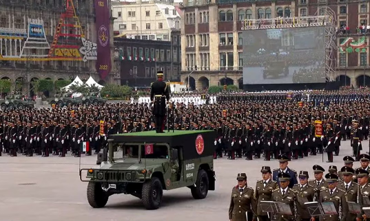 Desfile cívico militar de Independencia conmemora bicentenario del Heroico Colegio Militar