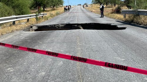 Se reporta gran socavón en los límites de Zuazua y Apodaca, Nuevo León 