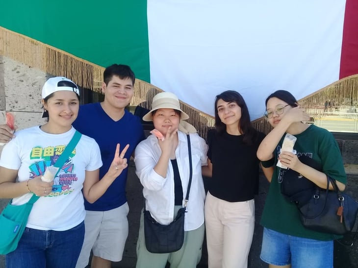 Estudiantes de Hong Kong y Azerbaiyán viven fiestas mexicanas  