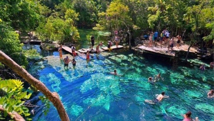 Turista estadounidense muere tras tirarse un clavado en el Cenote Azul en Playa del Carmen