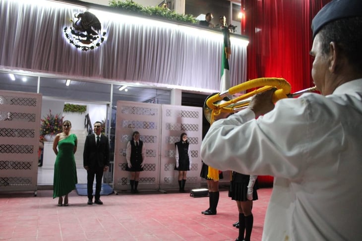 Con una voz apenas audible, el alcalde de Matamoros, Coahuila, dio el Grito y se hizo viral en las redes