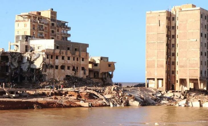 En Libia dividen ciudad inundada de Derma para contener posibles brotes de enfermedades