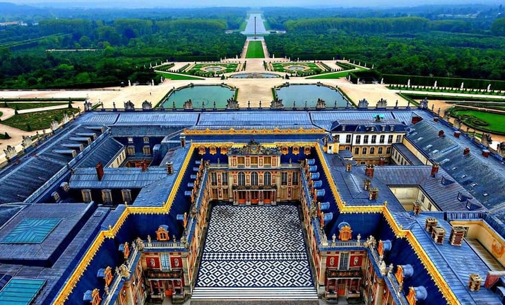 Francia recibe al rey Carlos III en el Palacio de Versalles, que cumple 400 años