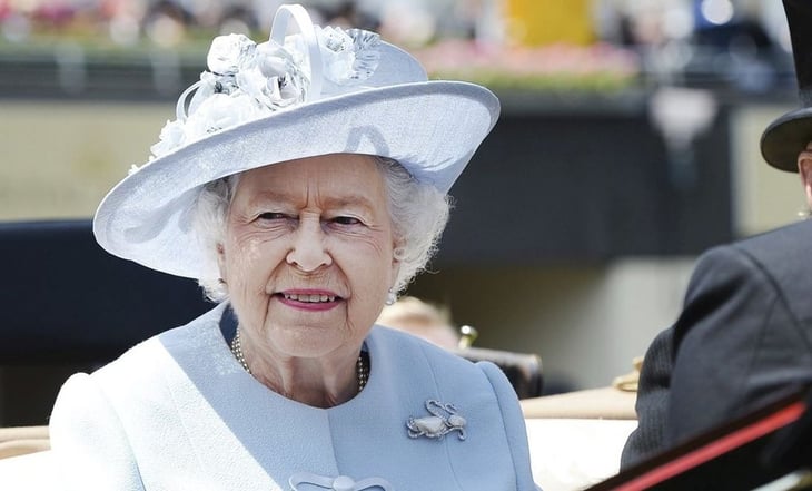 El truco de la reina Isabel II para que las mujeres invitadas a sus eventos no llevasen su mismo look