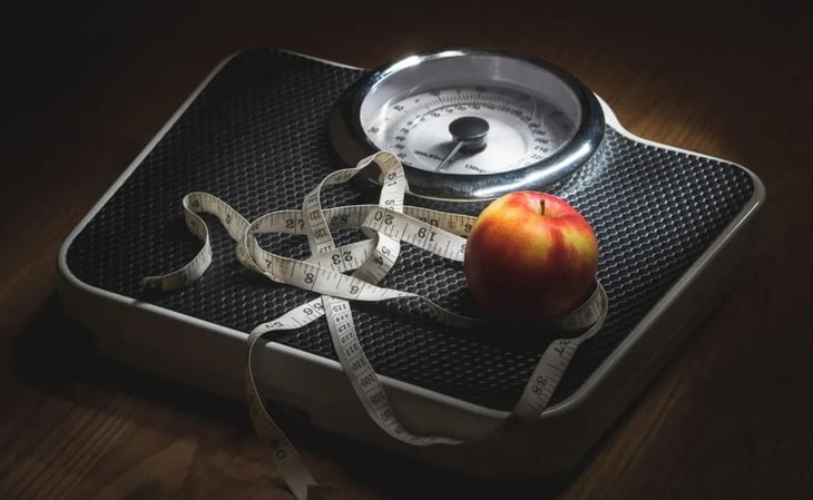 Por qué mantener un peso saludable es importante en la adultez