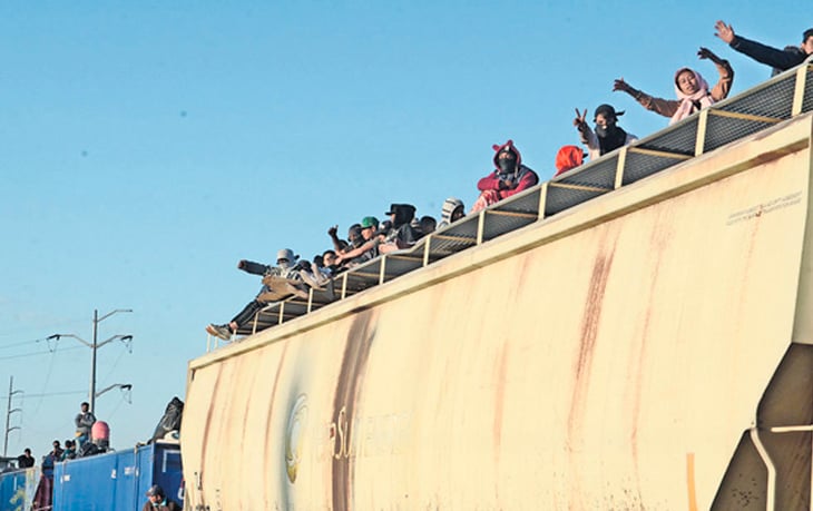 Provocan migrantes 'tormenta perfecta' en la frontera; cierran puente libre
