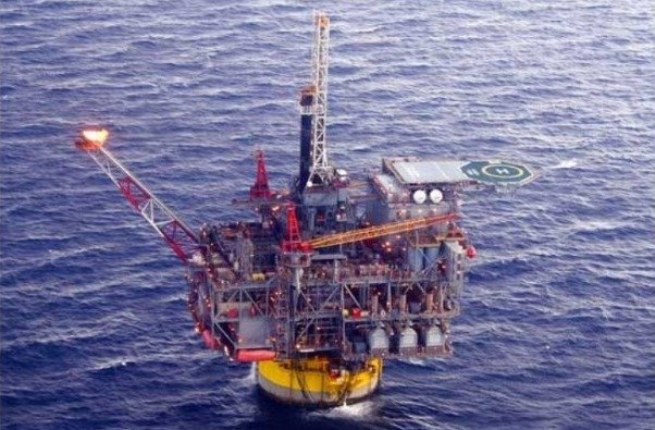 Juez bloquea plan de EU de reducir extracción petrolera en Golfo de México