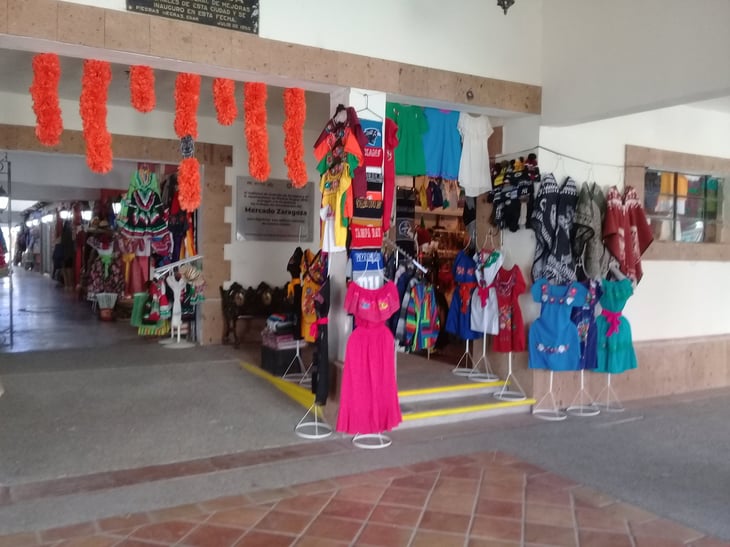 Fiestas mexicanas dejaron buena derrama económica a comercios del centro