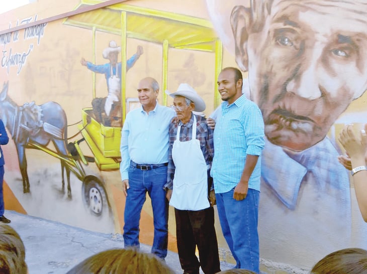 Monclovenses rindieron homenaje a 'El Tío' con un mural por sus 100 años de vida
