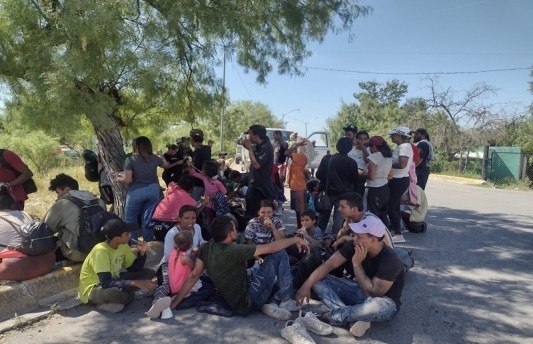 Llega nueva caravana de migrantes a Piedras Negras