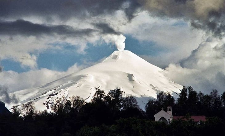 Chile eleva alerta a naranja por actividad del volcán Villarrica