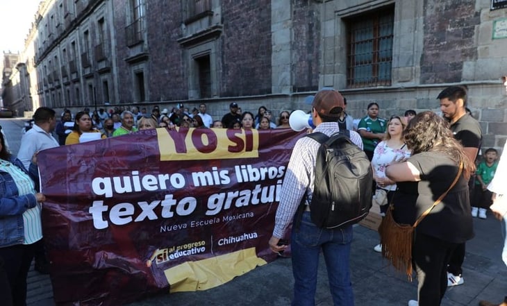 Padres y madres de familia exigen a la Corte autorizar la distribución de libros gratuitos de la SEP en Chihuahua