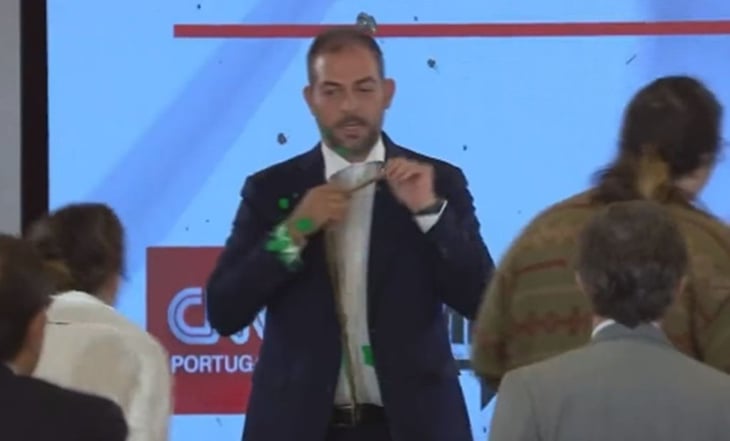 VIDEO: Activistas arrojan pintura al ministro del Medioambiente de Portugal