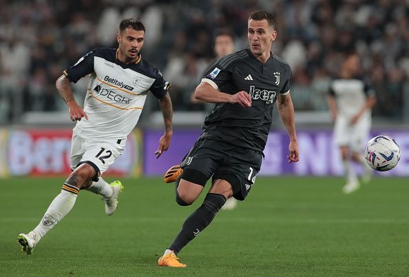 Juventus derrota al Lecce, pero se marcha al vestuario silbada por su afición