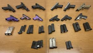 Agentes de EU aseguran 12 armas de fuego en Del Río