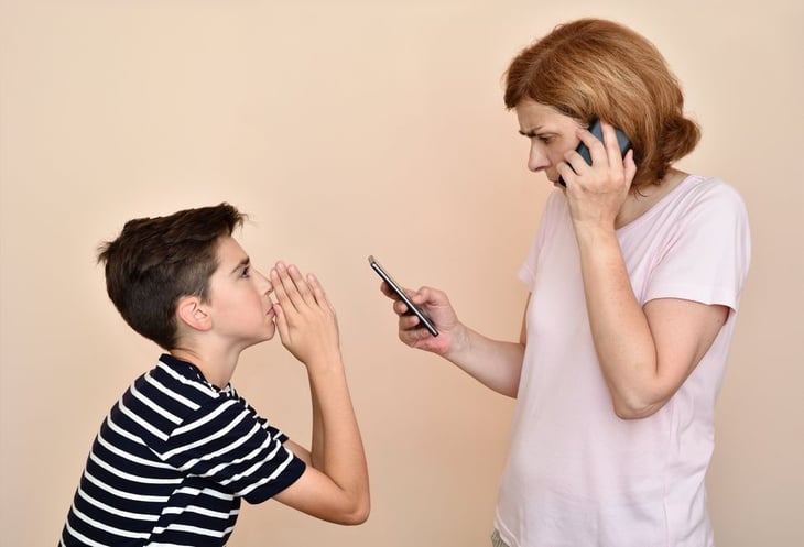 Padres de familia deben limitar el uso del celular en niños y adolescentes