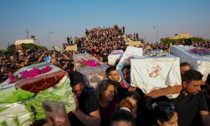 En Irak realizan misa multitudinaria por las víctimas del incendio en boda que dejó 114 muertos