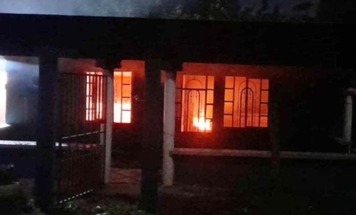 Violencia no cesa en Tabasco; encapuchados queman 2 casas en Cárdenas