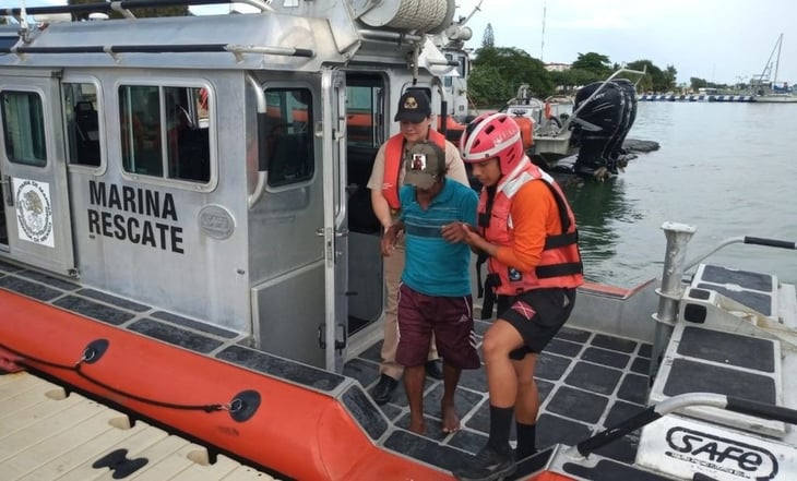Semar rescata a pescador que naufragó en Progreso, Yucatán