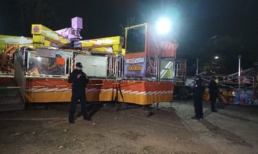 Juego mecánico falla en Feria de Coacalco; personas quedan suspendidas a 15 metros de altura