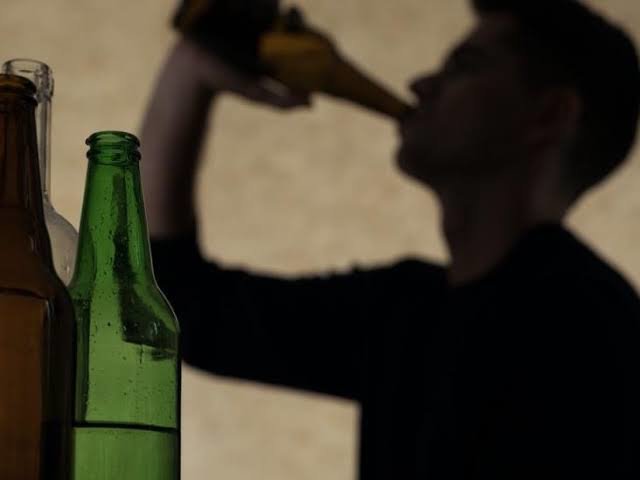 Alcohólicos anónimos rinden testimonio y buscan prevenir las adicciones