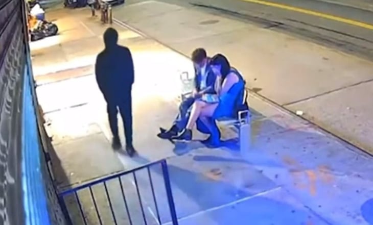 VIDEO: Activista es asesinado a puñaladas frente de su novia mientras esperaban el bus en Brooklyn