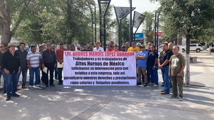 Alcalde ayuda a ex obreros con transporte para ir a la ciudad de México