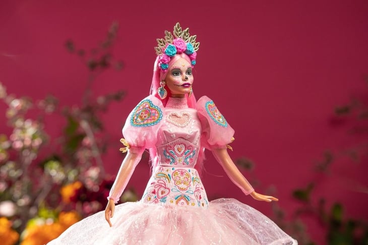 La Barbie conmemorativa del Día de Muertos con Pink Magnolia