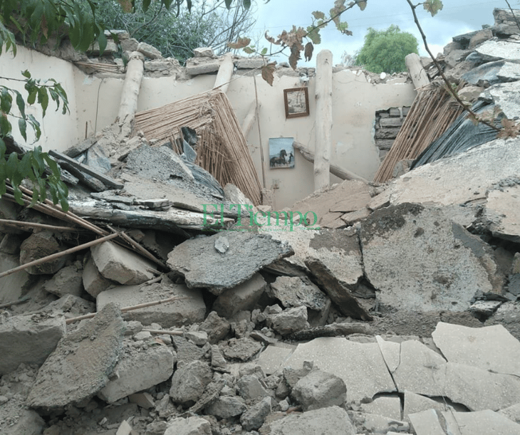Familia escapa ilesa de derrumbe de su casa en Cuatro Ciénegas