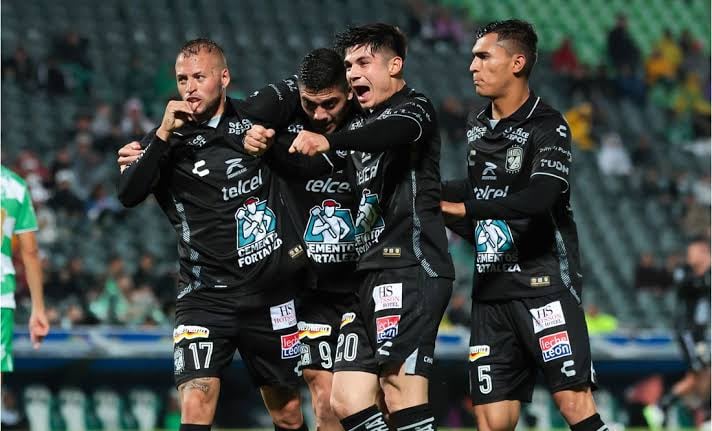 León derrota a Santos en accidentado encuentro en Torreón