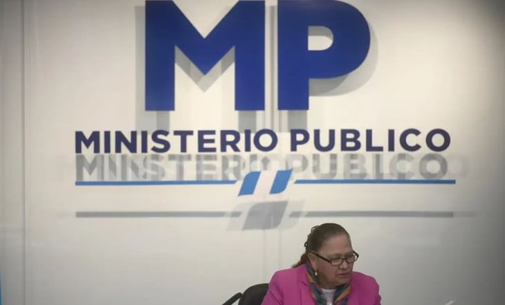 Manifestantes en Guatemala buscan a fiscal general en su casa para exigirle que renuncie
