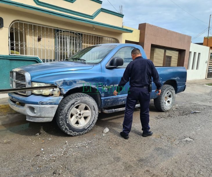 Chofer de camión impacta contra vehículos estacionados en la Cañada Sur