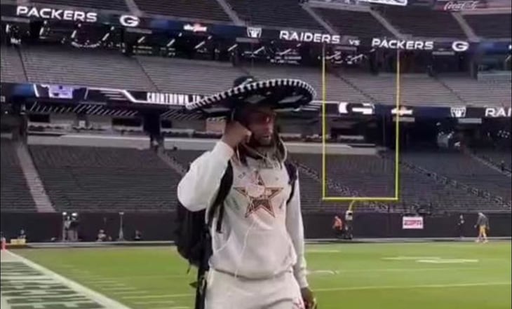 VIDEO: Estrella de la NFL aparece en el Monday Night Football con sombrero de mariachi