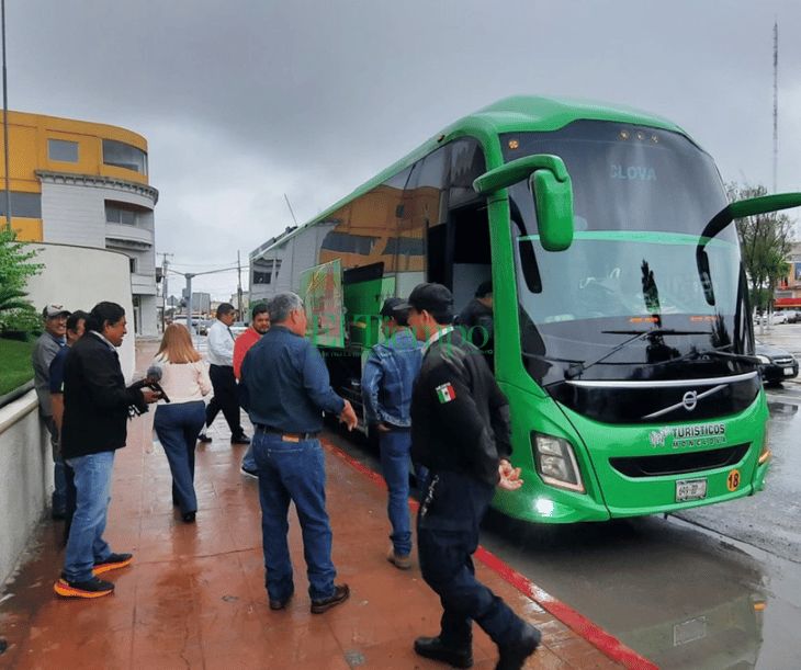 Ex obreros de AHMSA parten a la ciudad de México para buscar soluciones