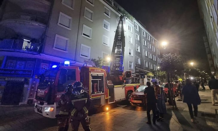 Incendio en edificio de apartamentos en España deja 4 muertos