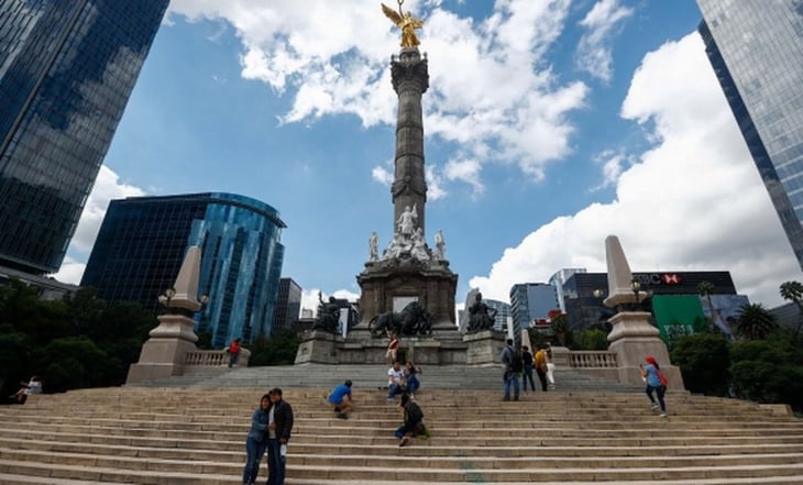 Sorprende a AMLO que FMI elevara expectativa de crecimiento económico para México