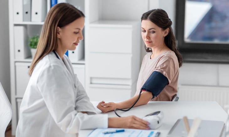 Crisis hipertensiva: ¿cómo saber si la presión está disparada y corre riesgo la vida?