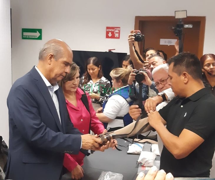 Municipio entrega las primeras 3 prótesis por medio de programa 'De la Mano Contigo'